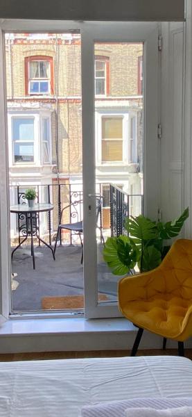 Lovely Studio-flat in High Street Kensington